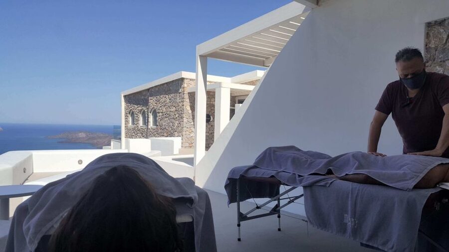 Santorini: Mobile Couples Massage at Your Private Villa - What happens during the 1 to 1.5-hour appointment