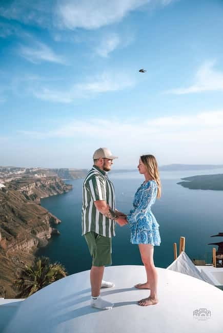 Santorini: Oia Private Couple Photoshoot with 35 Photos - Twenty minutes, forty-five minutes, or one hour?