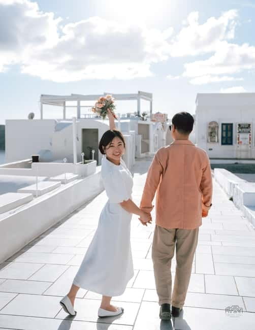 Santorini: Oia Private Couple Photoshoot with 35 Photos - Thirty-five edited images, sent by email