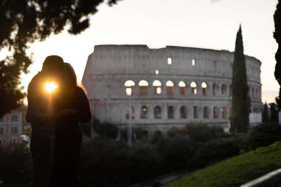 Secret Proposal Photoshoot in Rome + Reel - Who should book this experience