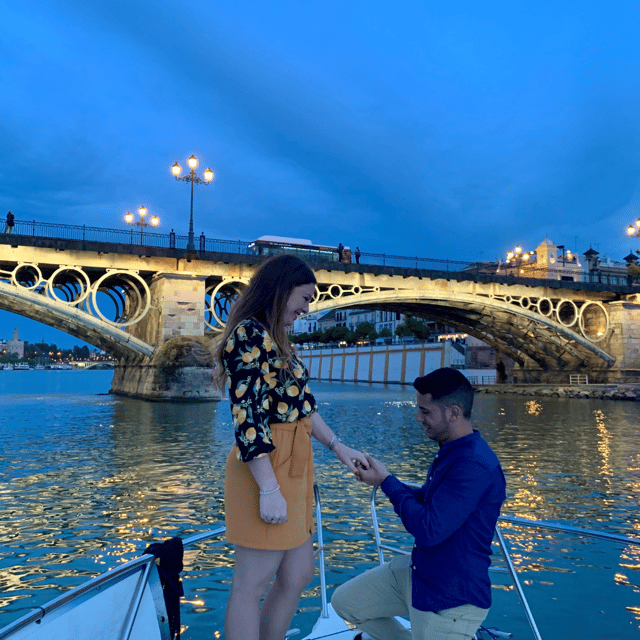 Sevilla: Romantic Boat Ride - Meeting at Puente de S. Telmo