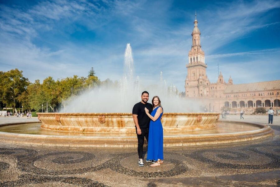 Seville: Romantic photoshoot for Couples - Receiving the edited images within 48 hours