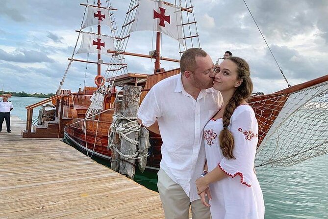 Spanish Galleon - Romantic Lobster Dinner Cruise & Live Saxophone - A three-course dinner centered on lobster