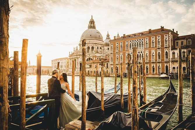 Sunrise Couple Photoshoot Tour - A Private Session With Carlo and Lisa
