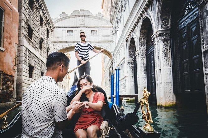 Sunrise Couple Photoshoot Tour - What You Receive: 70 Edited High-Definition Photos