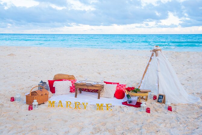 Sunset Beach Proposal - Playa Chacmool and the sunset setting