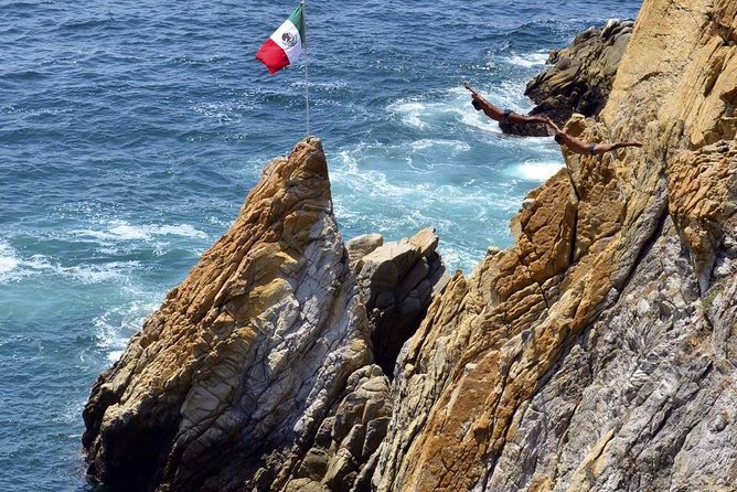 Sunset Dinner and Cliff Divers in Acapulco - Key points to know before booking