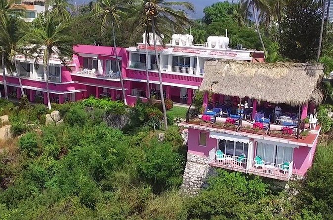 Sunset Dinner and Cliff Divers in Acapulco - Dinner, drinks, and what the price really covers