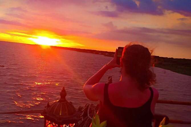 Sunset Dinner and drinks includes a Floating Village cruise tour. - The Queen Tara is a sunset restaurant, not a moving cruise ship