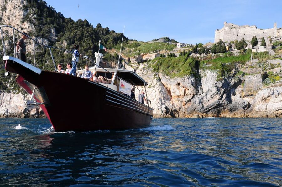 Sunset dinner boat tour in the Gulf of Poets - What makes this boat trip worth considering