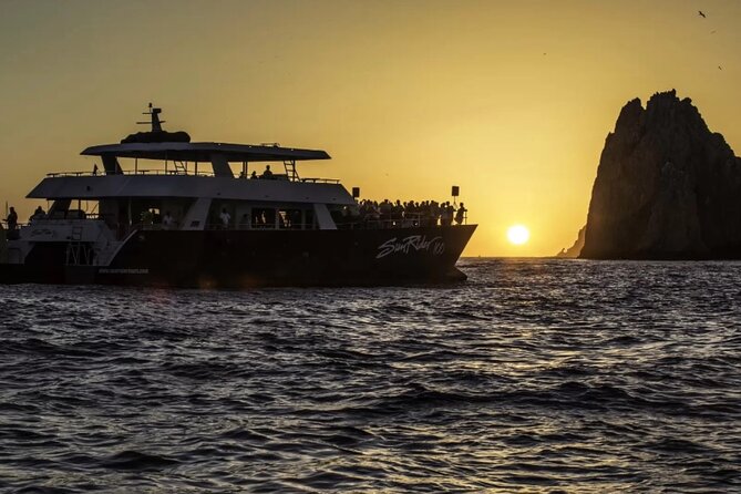 Sunset Dinner Cruise in Los Cabos - Open Bar and Drink Expectations
