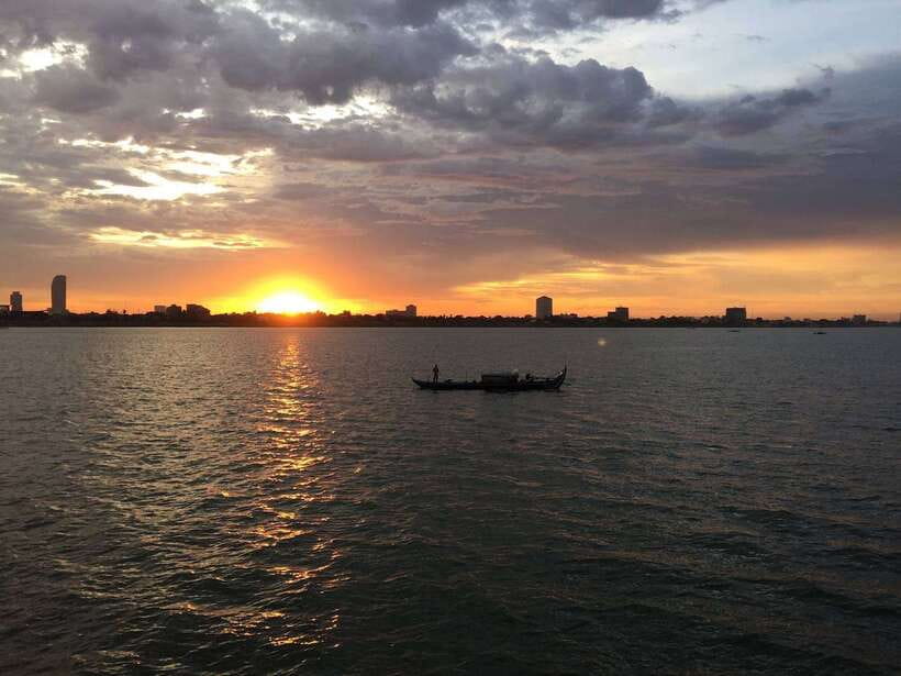 Sunset Dinner Tour: Tonle Sap Lake Floating Village - Practical details that make the evening easier