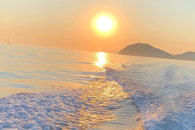Sunset Tour–A Sunset That Isn’t Stuck in Front of the Old Town - Circling Lokrum Island before sunset