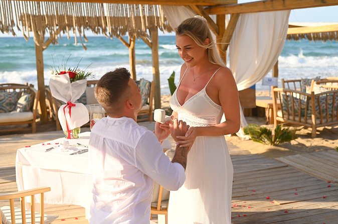 Surprise Engagement Photoshoot in Hersonissos - Why the private format matters