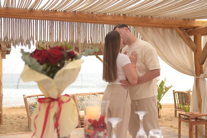 Surprise Engagement Photoshoot in Hersonissos - The photographer’s role after the question