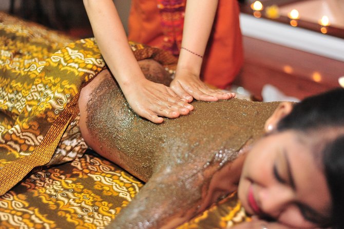 Sweet Dream Couple Treatment by ANJALI SPA - The 15-minute flower-strewn milk jacuzzi