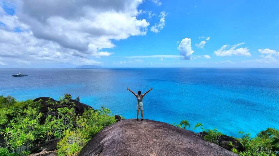 Tours and Hikes for Couples, Solo Travelers or Families - Best for couples, solo visitors, and families