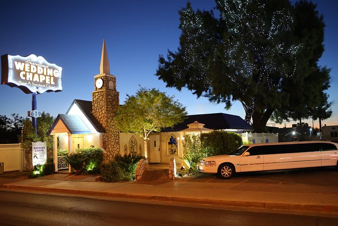 Traditional Wedding or Vow Renewal at Graceland Wedding Chapel - What the traditional Graceland ceremony feels like