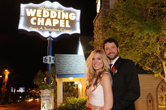 Traditional Wedding or Vow Renewal at Graceland Wedding Chapel - What the one-hour schedule covers