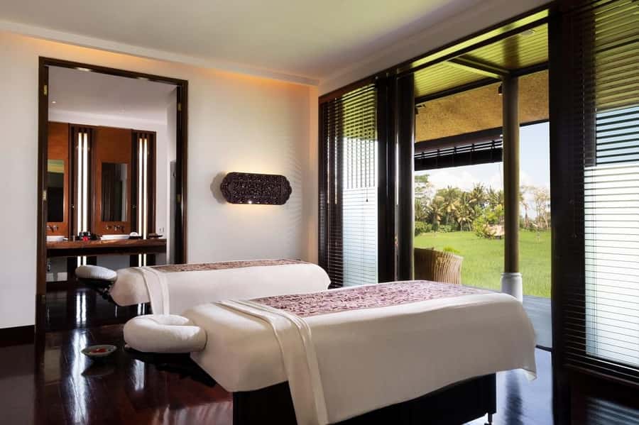Ubud: Couple Spa Treatment with Bath Ritual & Sparkling Wine - The 60-minute Ayurvedic Abhyanga massage