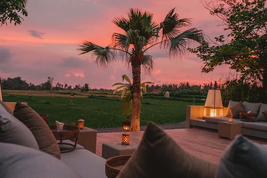 Ubud: Romantic Dinner among the Rice Fields - The candlelit walk into the rice fields