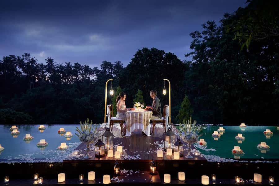 Ubud: Romantic Floating Dinner Under the Stars - What happens at the 7:00 PM start
