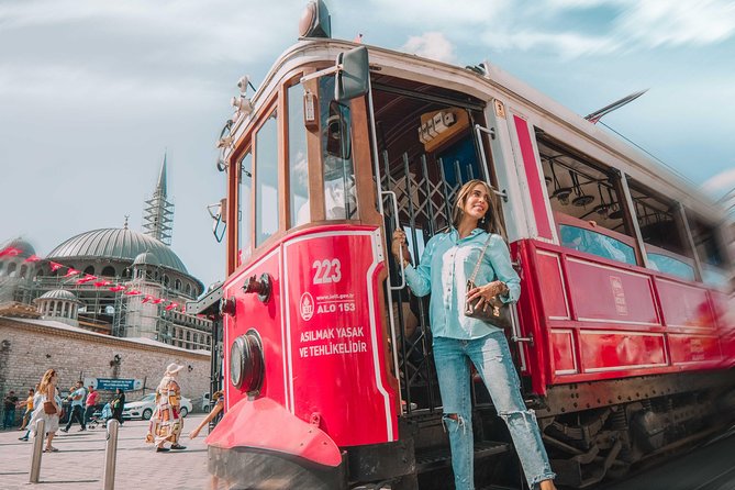 Unforgettable Moments in Istanbul: Photo Shoot for Couples - Timing, Meeting Point, and Weather