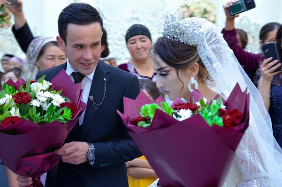 Uzbek wedding ceremony - Eating through an Uzbek wedding feast