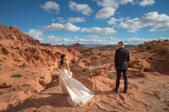 Valley of Fire Wedding by Private Limousine - Valley of Fire gives you the wedding backdrop