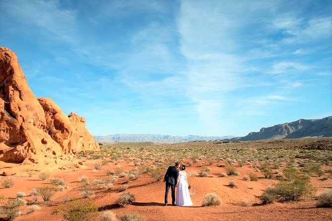 Valley of Fire Wedding by Private Limousine - The Valley of Fire ceremony is short and scenic