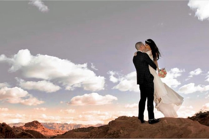 Valley of Fire Wedding by Private Limousine - What happens at A Special Memory Wedding Chapel