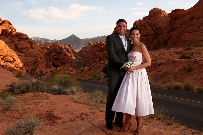 Valley of Fire Wedding Package - Flowers, photography, and the one-hour park stop