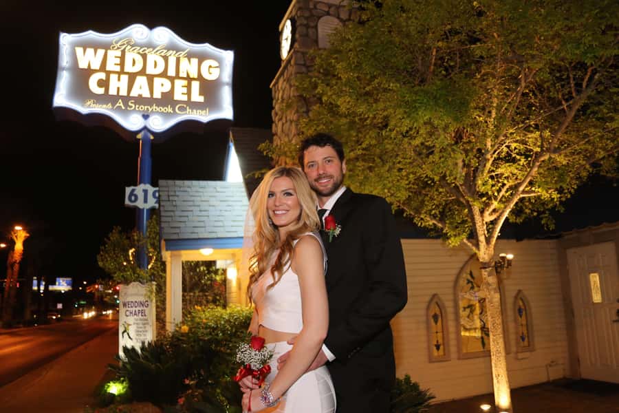 Vegas: Elvis-Themed Graceland Chapel Wedding or Vow Renewal - How the experience feels from start to finish