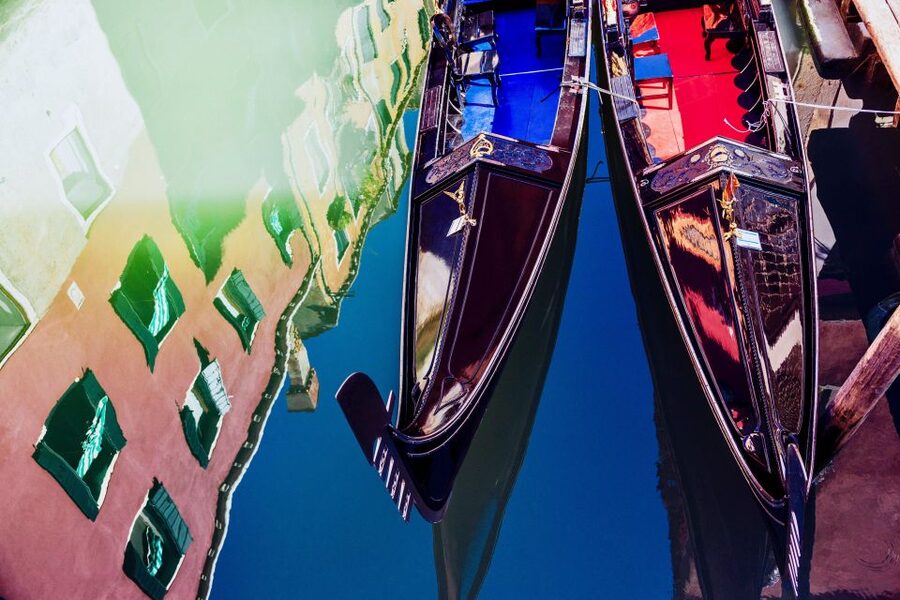 Venice: Romantic Gondola tour and Dinner for two - Boarding near the Gritti Palace