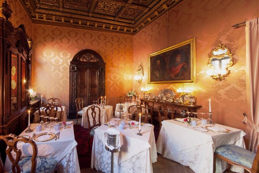 Venice: Romantic Palace Dinner and Private Gondola Ride - The fish menu and the meat menu