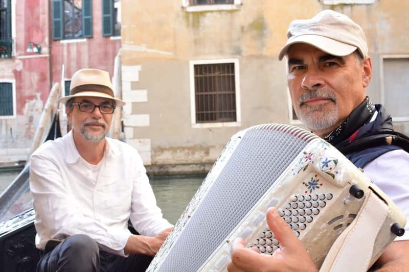 Venice: Romantic Shared Gondola Serenade on the Grand Canal - What this shared gondola experience really offers