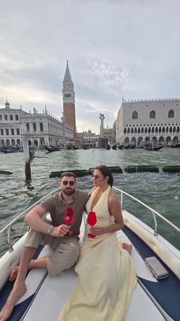 Venice: Romantic sunset cruise on the Venice lagoon - A small private boat, with real advantages and limits