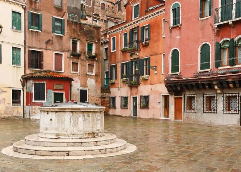 Venice: Winter Walking Tour & Romantic Gondola Ride Upgrade - Rialto Bridge and the Grand Canal viewpoint