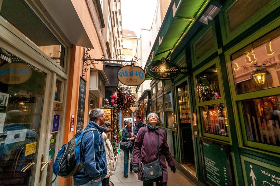 Vienna: Romantic Old Town 2-Hour Discovery Tour - Key points at a glance