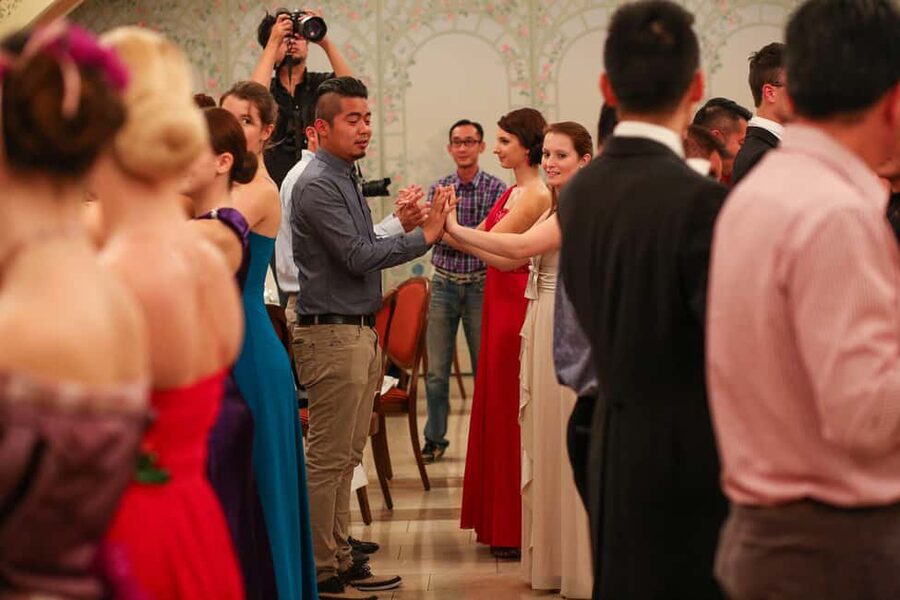 Vienna: Viennese Waltz Beginner Workshop for Couples - What the cultural context adds