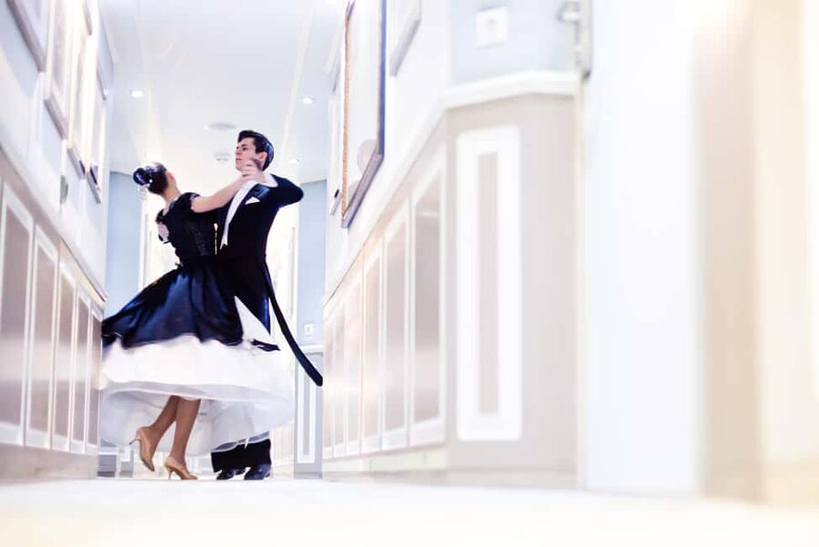 Vienna: Viennese Waltz Beginner Workshop for Couples - Clothing, shoes, and practical comfort