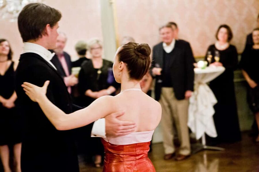 Vienna: Viennese Waltz Beginner Workshop for Couples - Entering the ballroom and meeting Aga Bohun