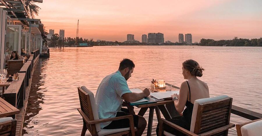VIP Tour Enjoy Romantic Sunset by Speed Boat Free Cocktail - Turning toward fishermen and quieter river views