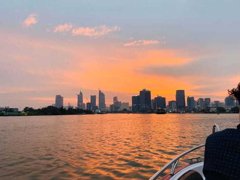 VIP Tour Enjoy Romantic Sunset by Speed Boat Free Cocktail - Chasing the sunset with your guide