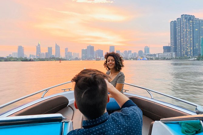 VIP Tour in Saigon: Romantic Sunset Cocktail by SpeedBoat - What the two-hour schedule really includes