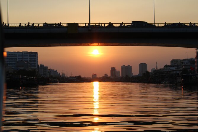 VIP Tour in Saigon: Romantic Sunset Cocktail by SpeedBoat - The drink stop at a riverside restaurant