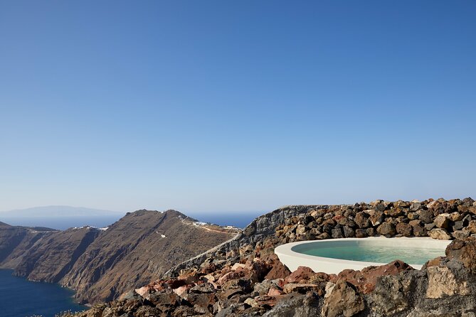 Volcanic Hot-Tub with Caldera View for Ultra-Romantic Couples - Key points at a glance