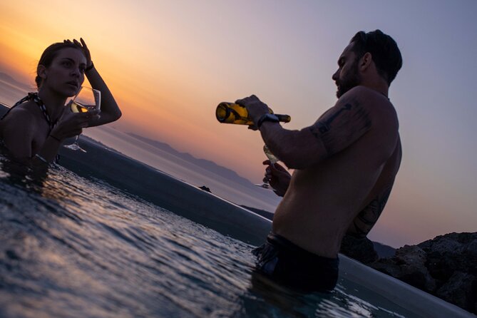 Volcanic Hot-Tub with Caldera View for Ultra-Romantic Couples - Who will enjoy it most