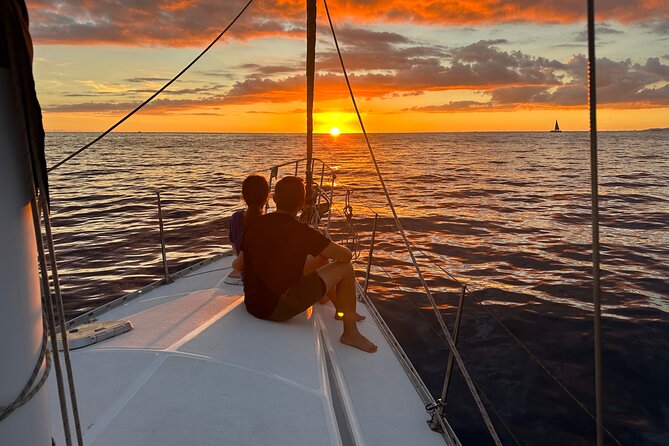Waikiki private Day Tour and Sunset sail for couples - A private sunset sail instead of another evening in Waikiki