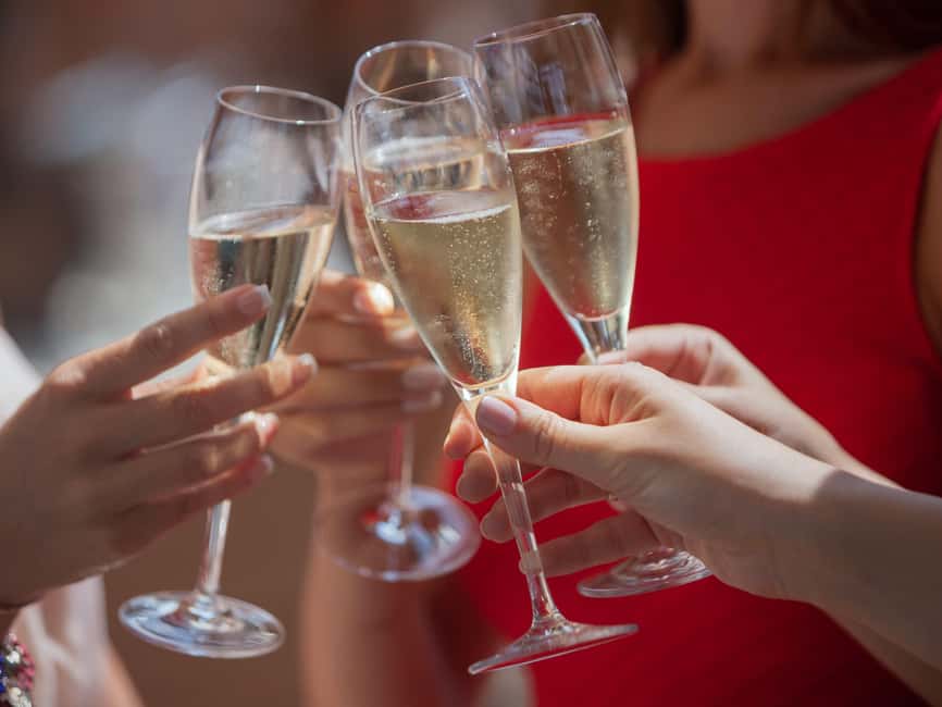 Warsaw: Romantic Cruise with Prosecco–Birthdays & Proposals - Key points to know before booking